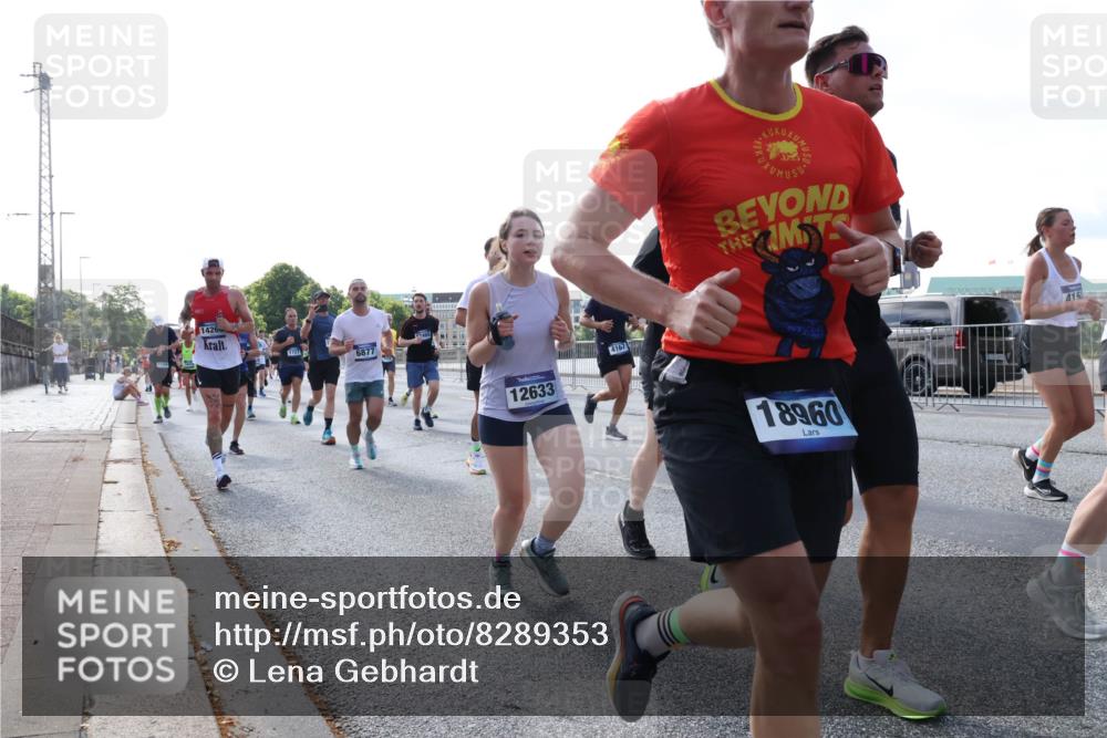 29.06.2025 - hella hamburg halbmarathon Lena Gebhardt http://msf.ph/oto/8289353 29.06.2025 09:58:40 Lombardsbrücke 1426, 6877, 9465, 12633, 4167, 18960, 415, 1034, 1190, 1285, 1410, 1485, 1727, 1815, 1946, 1951, 2029, 2034, 2518, 2656, 2840, 2883, 2907, 3041, 3097, 3334, 3819, 3859, 3952, 4120, 4152, 4167, 4903, 5077, 5084, 5093, 5259, 5378, 5721, 5894, 6272, 6294, 6433, 6592, 6629, 6657, 6759, 6877, 6897, 7082, 7369, 7716, 7732, 7856, 7896, 8068, 8154, 8311, 8322, 8393, 8590, 8639, 8721, 8825, 9012, 9057, 9562, 9655, 9656, 9727, 9770, 10084, 10488 meine-sportfotos.de