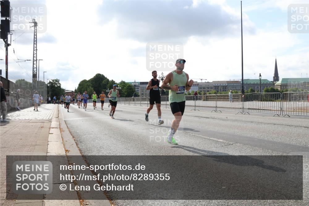 29.06.2025 - hella hamburg halbmarathon Lena Gebhardt http://msf.ph/oto/8289355 29.06.2025 09:46:14 Lombardsbrücke 4276, 000055, 1080, 1344, 1686, 1894, 2460, 2525, 3809, 3843, 3955, 4463, 4812, 5042, 5187, 5550, 6169, 6495, 6878, 7055, 7186, 7534, 7845, 7880, 7901, 7965, 8062, 8784, 8864, 8956, 9345, 10270, 10298, 10453, 10484, 10865, 10929, 11199, 11230, 11282, 11833, 12189, 12232, 12681, 12987, 13167, 13252, 13343, 13617, 13686, 13754, 14167, 14276, 14293, 15115, 15391, 15689, 16065, 16140, 16243, 16507, 16580, 16931, 17213, 17768 meine-sportfotos.de