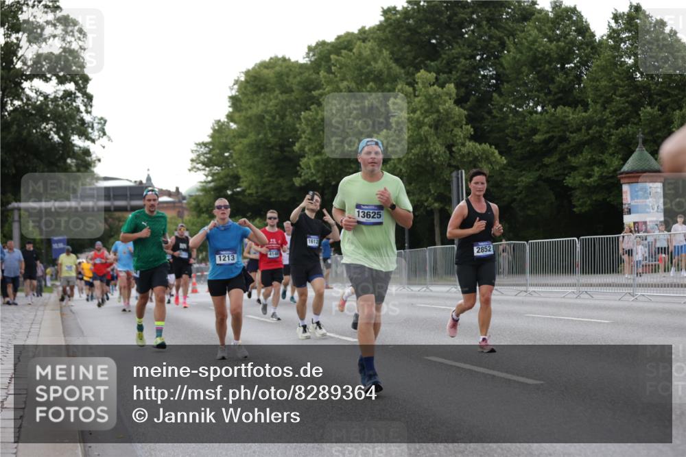 29.06.2025 - hella hamburg halbmarathon Jannik Wohlers http://msf.ph/oto/8289364 29.06.2025 10:04:06 Lombardsbrücke 1213, 1377, 1674, 2011, 2852, 3994, 4146, 4587, 5354, 5365, 8217, 9489, 10213, 10709, 10834, 10962, 12924, 12998, 13625, 14340, 14436, 14917, 16128, 16145, 16753, 16989, 17071, 17113, 17434, 17569, 17685, 17686, 17763, 18098, 18520, 18525 meine-sportfotos.de