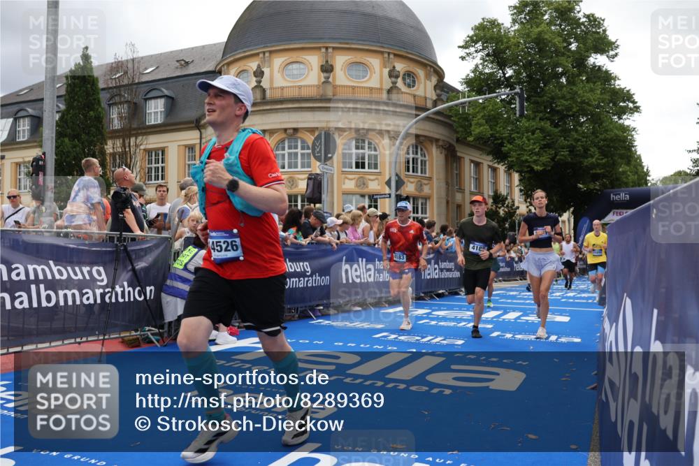 29.06.2025 - hella hamburg halbmarathon Strokosch-Dieckow http://msf.ph/oto/8289369 29.06.2025 10:49:22 Ziel 1342, 1476, 2878, 4183, 4185, 6158, 8437, 8813, 9348, 10053, 10189, 11339, 11779, 11819, 12670, 13269, 13450, 14526, 14838, 15422, 15784, 15894, 15966, 16891, 18476, 18887, 18960 meine-sportfotos.de