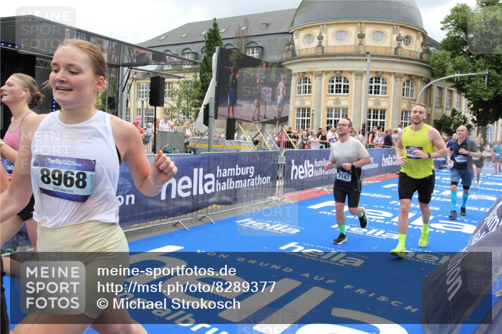29.06.2025 - hella hamburg halbmarathon Michael Strokosch http://msf.ph/oto/8289377 29.06.2025 10:56:02 Ziel 1180, 3042, 7147, 8968, 9246, 10084, 14867, 15184, 15868, 15884, 16176 meine-sportfotos.de