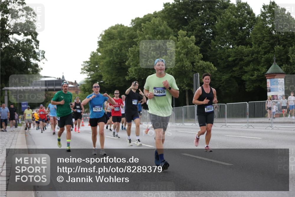 29.06.2025 - hella hamburg halbmarathon Jannik Wohlers http://msf.ph/oto/8289379 29.06.2025 10:04:06 Lombardsbrücke 1213, 1377, 1674, 2011, 2852, 3994, 4146, 4587, 5354, 5365, 8217, 9489, 10213, 10709, 10834, 10962, 12924, 12998, 13625, 14340, 14436, 14917, 16128, 16145, 16753, 16989, 17071, 17113, 17434, 17569, 17685, 17686, 17763, 18098, 18520, 18525 meine-sportfotos.de