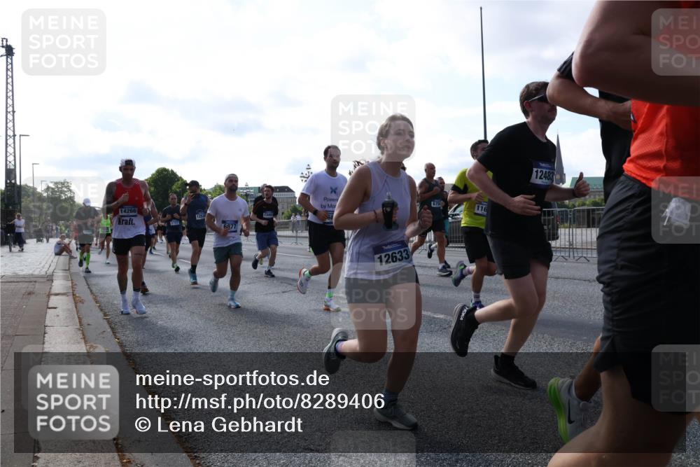 29.06.2025 - hella hamburg halbmarathon Lena Gebhardt http://msf.ph/oto/8289406 29.06.2025 09:58:40 Lombardsbrücke 14266, 12526, 1727, 6877, 68, 12633, 6759, 116, 12483, 1034, 1190, 1285, 1410, 1485, 1727, 1815, 1946, 1951, 2029, 2034, 2518, 2656, 2840, 2883, 2907, 3041, 3097, 3334, 3819, 3859, 3952, 4120, 4152, 4167, 4903, 5077, 5084, 5093, 5259, 5378, 5721, 5894, 6272, 6294, 6433, 6592, 6629, 6657, 6759, 6877, 6897, 7082, 7369, 7716, 7732, 7856, 7896, 8068, 8154, 8311, 8322, 8393, 8590, 8639, 8721, 8825, 9012, 9057, 9562, 9655, 9656, 9727, 9770, 10084, 10488 meine-sportfotos.de