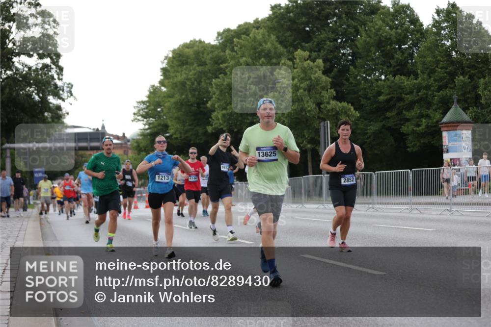 29.06.2025 - hella hamburg halbmarathon Jannik Wohlers http://msf.ph/oto/8289430 29.06.2025 10:04:06 Lombardsbrücke 1213, 1377, 1674, 2011, 2852, 3994, 4146, 4587, 5354, 5365, 8217, 9489, 10213, 10709, 10834, 10962, 12924, 12998, 13625, 14340, 14436, 14917, 16128, 16145, 16753, 16989, 17071, 17113, 17434, 17569, 17685, 17686, 17763, 18098, 18520, 18525 meine-sportfotos.de
