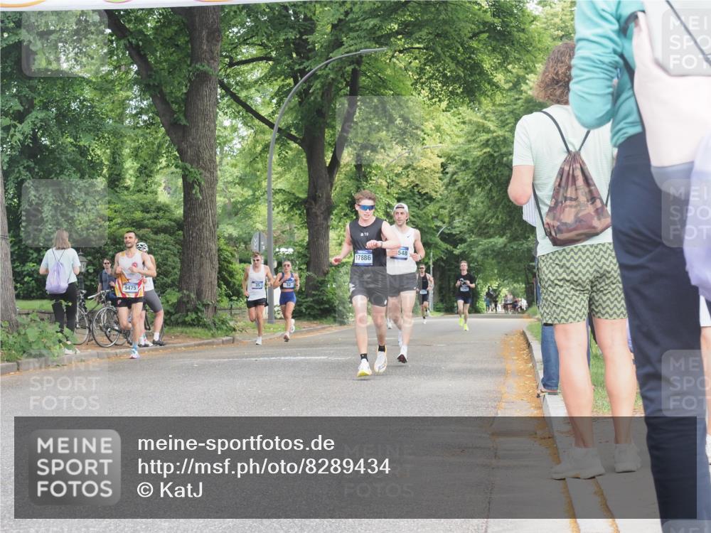 29.06.2025 - hella hamburg halbmarathon KatJ http://msf.ph/oto/8289434 29.06.2025 10:12:34 Zwischen KM18-KM19  meine-sportfotos.de