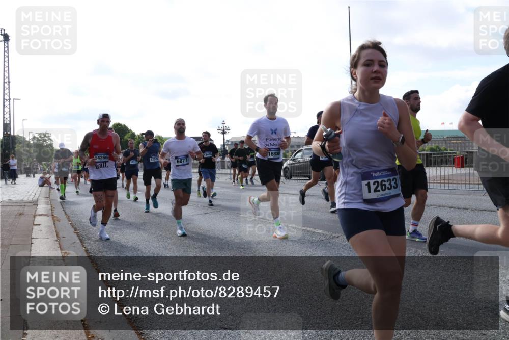 29.06.2025 - hella hamburg halbmarathon Lena Gebhardt http://msf.ph/oto/8289457 29.06.2025 09:58:40 Lombardsbrücke 4266, 1727, 12526, 13465, 6877, 16830, 12633, 1034, 1190, 1285, 1410, 1485, 1727, 1815, 1946, 1951, 2029, 2034, 2518, 2656, 2840, 2883, 2907, 3041, 3097, 3334, 3819, 3859, 3952, 4120, 4152, 4167, 4903, 5077, 5084, 5093, 5259, 5378, 5721, 5894, 6272, 6294, 6433, 6592, 6629, 6657, 6759, 6877, 6897, 7082, 7369, 7716, 7732, 7856, 7896, 8068, 8154, 8311, 8322, 8393, 8590, 8639, 8721, 8825, 9012, 9057, 9562, 9655, 9656, 9727, 9770, 10084, 10488 meine-sportfotos.de
