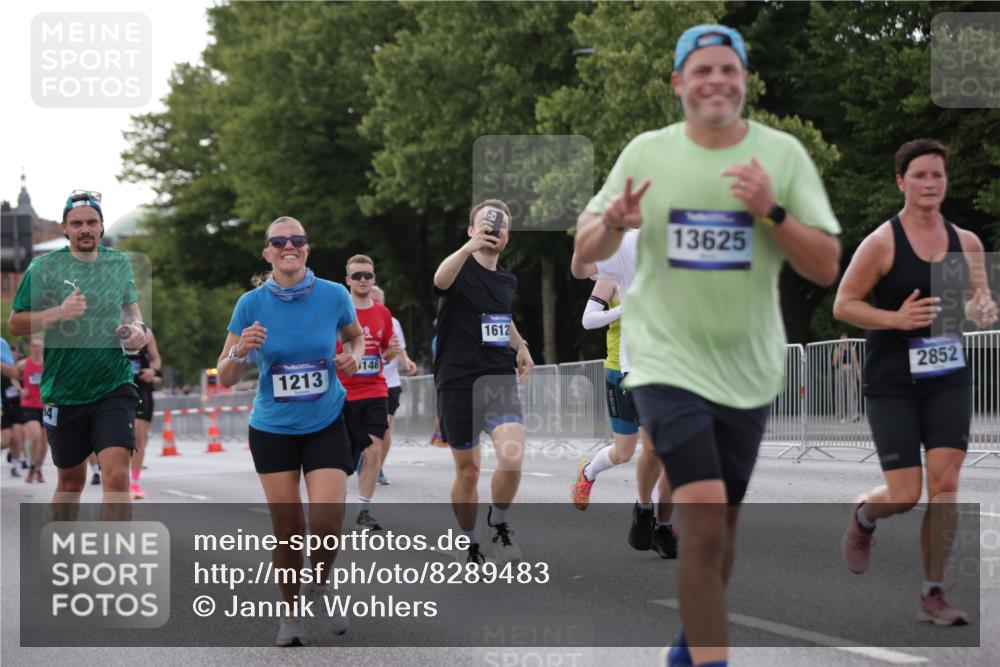 29.06.2025 - hella hamburg halbmarathon Jannik Wohlers http://msf.ph/oto/8289483 29.06.2025 10:04:07 Lombardsbrücke 1213, 1377, 1674, 2011, 2852, 3994, 4146, 4293, 4587, 5354, 5365, 5869, 8217, 9489, 10213, 10709, 10834, 10962, 12924, 12998, 13625, 14340, 14436, 14917, 16128, 16145, 16753, 16989, 17113, 17434, 17569, 17685, 17686, 17763, 18098, 18520, 18525 meine-sportfotos.de