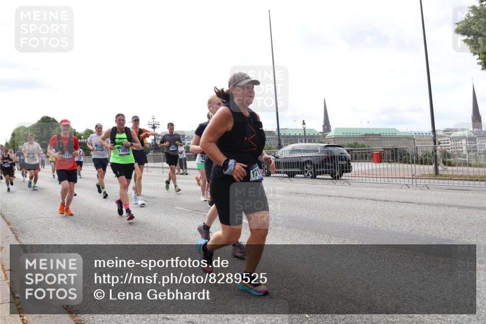 29.06.2025 - hella hamburg halbmarathon Lena Gebhardt http://msf.ph/oto/8289525 29.06.2025 10:21:08 Lombardsbrücke 57671, 316, 6308, 13057, 1028, 1266, 1658, 2101, 2271, 2325, 2383, 2635, 2815, 2834, 2923, 2945, 2956, 2986, 3122, 3161, 3247, 3453, 3781, 3813, 3817, 4082, 4288, 4350, 5041, 5061, 5373, 5395, 5493, 5767, 6275, 6308, 6608, 6844, 7228, 7375, 7522, 7553, 7608, 8095, 8113, 8724, 8726, 8844, 8940, 9005, 9011, 9100, 9108, 9236, 9501, 9981, 10050, 10350, 10585, 10602, 11100, 11145, 11698, 12175, 12694, 12844, 13057, 13508 meine-sportfotos.de