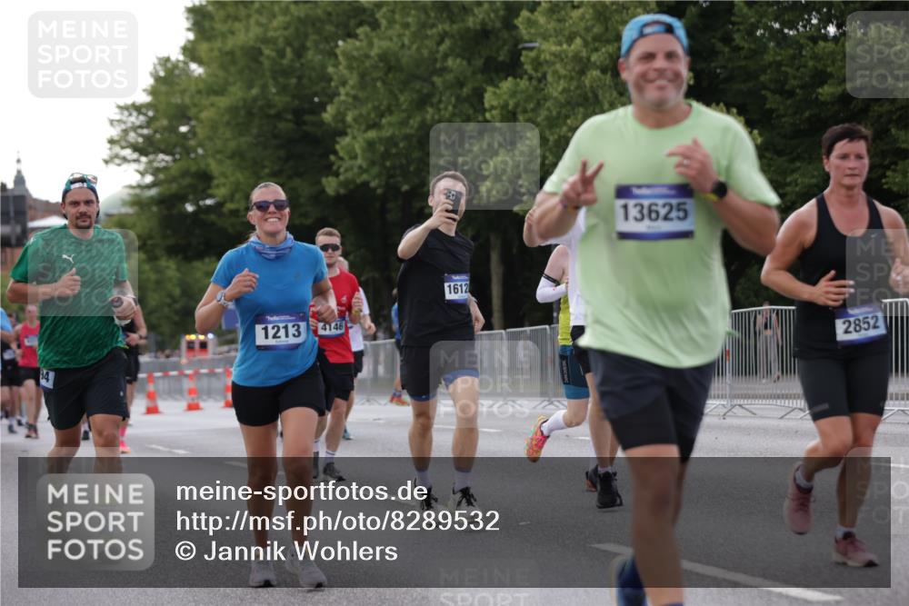 29.06.2025 - hella hamburg halbmarathon Jannik Wohlers http://msf.ph/oto/8289532 29.06.2025 10:04:07 Lombardsbrücke 1213, 1377, 1674, 2011, 2852, 3994, 4146, 4293, 4587, 5354, 5365, 5869, 8217, 9489, 10213, 10709, 10834, 10962, 12924, 12998, 13625, 14340, 14436, 14917, 16128, 16145, 16753, 16989, 17113, 17434, 17569, 17685, 17686, 17763, 18098, 18520, 18525 meine-sportfotos.de