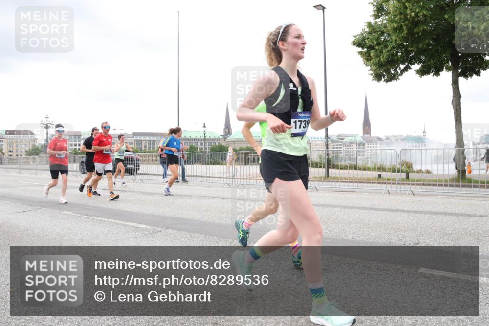 29.06.2025 - hella hamburg halbmarathon Lena Gebhardt http://msf.ph/oto/8289536 29.06.2025 10:55:38 Lombardsbrücke 1739, 1013, 1616, 1873, 1917, 2090, 3101, 3115, 3157, 3244, 3577, 4039, 4265, 4470, 4628, 4896, 5040, 5220, 5222, 5483, 5487, 5575, 6055, 6056, 6113, 6257, 6594, 7219, 7548, 7680, 7766, 7969, 8110, 8403, 8519, 8527, 8532, 8533, 8626, 8648, 9548, 9614, 9618, 9857, 9858, 9861, 9865, 9956, 10094, 10436, 10438, 10449, 10458, 10559, 10593, 10885, 11109, 11903, 11962, 11963, 12695, 12902, 13098, 13230, 14727, 15152, 15160, 16385 meine-sportfotos.de