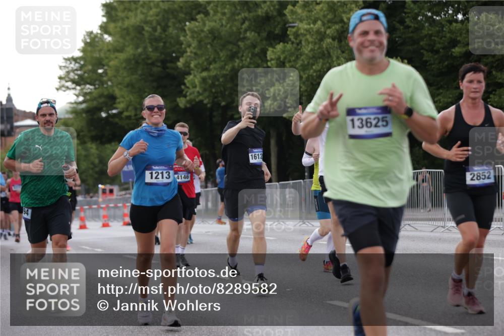 29.06.2025 - hella hamburg halbmarathon Jannik Wohlers http://msf.ph/oto/8289582 29.06.2025 10:04:07 Lombardsbrücke 1213, 1377, 1674, 2011, 2852, 3994, 4146, 4293, 4587, 5354, 5365, 5869, 8217, 9489, 10213, 10709, 10834, 10962, 12924, 12998, 13625, 14340, 14436, 14917, 16128, 16145, 16753, 16989, 17113, 17434, 17569, 17685, 17686, 17763, 18098, 18520, 18525 meine-sportfotos.de