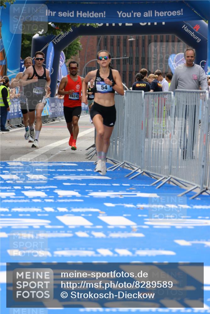 29.06.2025 - hella hamburg halbmarathon Strokosch-Dieckow http://msf.ph/oto/8289589 29.06.2025 10:20:09 Ziel 54, 11829, 12678, 14302 meine-sportfotos.de