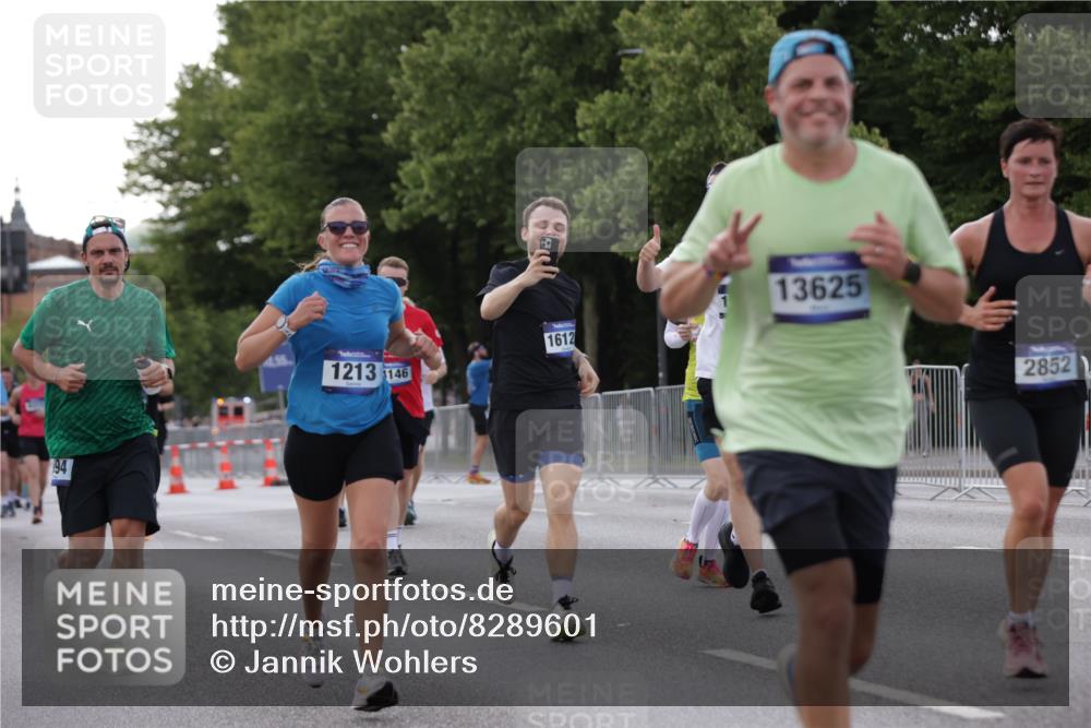 29.06.2025 - hella hamburg halbmarathon Jannik Wohlers http://msf.ph/oto/8289601 29.06.2025 10:04:07 Lombardsbrücke 1213, 1377, 1674, 2011, 2852, 3994, 4146, 4293, 4587, 5354, 5365, 5869, 8217, 9489, 10213, 10709, 10834, 10962, 12924, 12998, 13625, 14340, 14436, 14917, 16128, 16145, 16753, 16989, 17113, 17434, 17569, 17685, 17686, 17763, 18098, 18520, 18525 meine-sportfotos.de