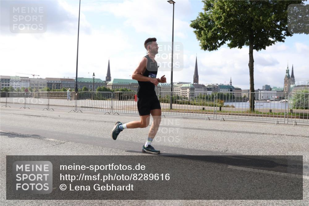 29.06.2025 - hella hamburg halbmarathon Lena Gebhardt http://msf.ph/oto/8289616 29.06.2025 09:46:15 Lombardsbrücke 1080, 1344, 1686, 1894, 2460, 2525, 3809, 3843, 3955, 4463, 4477, 4812, 5042, 5187, 5550, 6169, 6495, 6878, 7055, 7186, 7534, 7845, 7880, 7901, 7965, 8062, 8784, 8864, 8956, 9345, 10270, 10298, 10453, 10484, 10865, 10929, 11199, 11230, 11282, 11833, 12189, 12232, 12681, 12987, 13167, 13252, 13343, 13617, 13686, 13754, 13961, 14167, 14276, 14293, 15115, 15391, 15689, 16065, 16140, 16243, 16507, 16580, 16931, 17213, 17768 meine-sportfotos.de