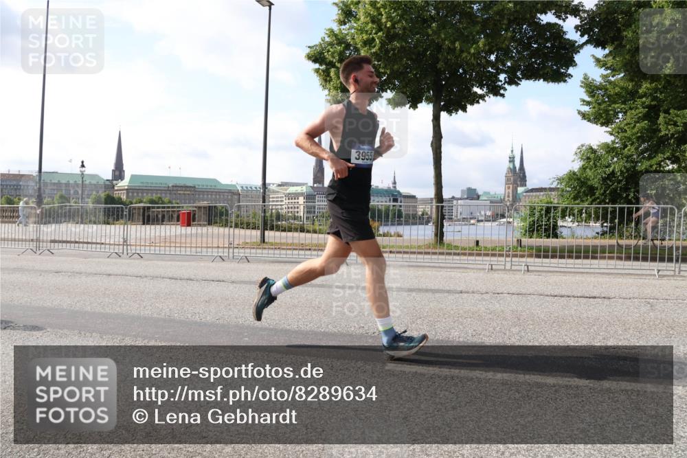 29.06.2025 - hella hamburg halbmarathon Lena Gebhardt http://msf.ph/oto/8289634 29.06.2025 09:46:16 Lombardsbrücke 3955, 1080, 1344, 1889, 1894, 2460, 2525, 3809, 3843, 3955, 4463, 4477, 4812, 5042, 5187, 5550, 6169, 6495, 6878, 7055, 7186, 7534, 7845, 7880, 7901, 8062, 8784, 8864, 8956, 9345, 10270, 10298, 10453, 10484, 10865, 10929, 11199, 11230, 11282, 11833, 12189, 12232, 12681, 12987, 13167, 13252, 13343, 13617, 13686, 13754, 13961, 14167, 14276, 14293, 15115, 15391, 15689, 16065, 16140, 16243, 16507, 16580, 16931, 17213, 17768 meine-sportfotos.de