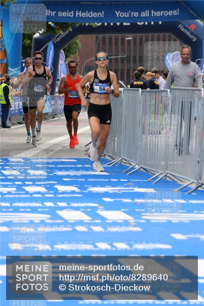 29.06.2025 - hella hamburg halbmarathon Strokosch-Dieckow http://msf.ph/oto/8289640 29.06.2025 10:20:09 Ziel 54, 11829, 12678, 14302 meine-sportfotos.de
