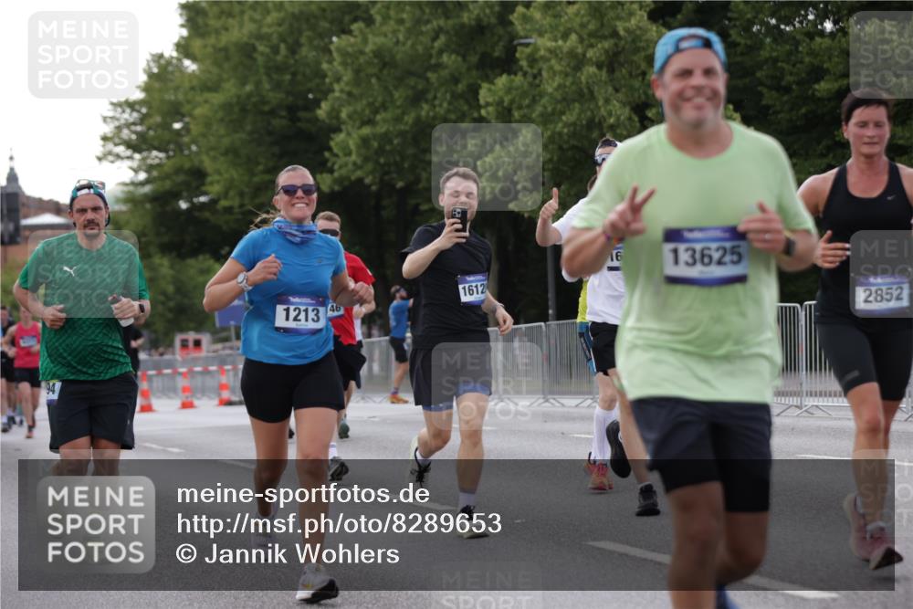 29.06.2025 - hella hamburg halbmarathon Jannik Wohlers http://msf.ph/oto/8289653 29.06.2025 10:04:07 Lombardsbrücke 1213, 1377, 1674, 2011, 2852, 3994, 4146, 4293, 4587, 5354, 5365, 5869, 8217, 9489, 10213, 10709, 10834, 10962, 12924, 12998, 13625, 14340, 14436, 14917, 16128, 16145, 16753, 16989, 17113, 17434, 17569, 17685, 17686, 17763, 18098, 18520, 18525 meine-sportfotos.de