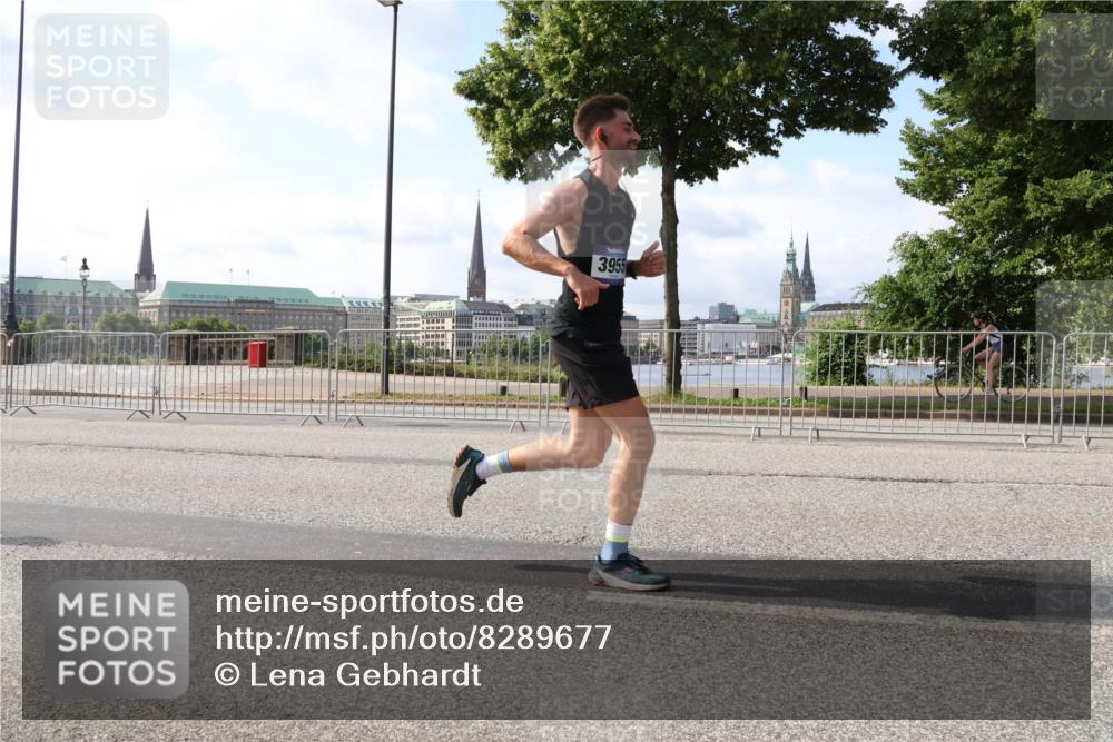 29.06.2025 - hella hamburg halbmarathon Lena Gebhardt http://msf.ph/oto/8289677 29.06.2025 09:46:16 Lombardsbrücke 3955, 1080, 1344, 1889, 1894, 2460, 2525, 3809, 3843, 3955, 4463, 4477, 4812, 5042, 5187, 5550, 6169, 6495, 6878, 7055, 7186, 7534, 7845, 7880, 7901, 8062, 8784, 8864, 8956, 9345, 10270, 10298, 10453, 10484, 10865, 10929, 11199, 11230, 11282, 11833, 12189, 12232, 12681, 12987, 13167, 13252, 13343, 13617, 13686, 13754, 13961, 14167, 14276, 14293, 15115, 15391, 15689, 16065, 16140, 16243, 16507, 16580, 16931, 17213, 17768 meine-sportfotos.de