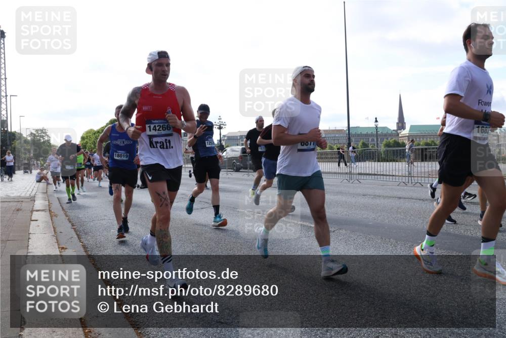 29.06.2025 - hella hamburg halbmarathon Lena Gebhardt http://msf.ph/oto/8289680 29.06.2025 09:58:41 Lombardsbrücke 17346, 18019, 14266, 1252, 0071, 1683, 1190, 1285, 1410, 1485, 1727, 1815, 1946, 1951, 2029, 2034, 2518, 2656, 2840, 2883, 2907, 3041, 3097, 3334, 3819, 3859, 3952, 4120, 4152, 4167, 4903, 5077, 5084, 5093, 5259, 5378, 5721, 5894, 6272, 6294, 6433, 6592, 6629, 6657, 6759, 6877, 6897, 7082, 7369, 7716, 7732, 7856, 7896, 8068, 8154, 8311, 8322, 8393, 8590, 8639, 8721, 8825, 9012, 9057, 9562, 9655, 9656, 9727, 9770, 10084, 10488 meine-sportfotos.de
