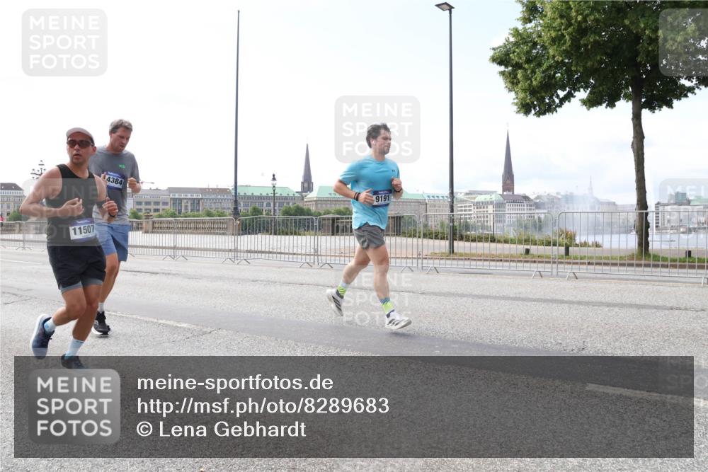 29.06.2025 - hella hamburg halbmarathon Lena Gebhardt http://msf.ph/oto/8289683 29.06.2025 10:11:50 Lombardsbrücke 1328, 1531, 1866, 1992, 3363, 4227, 5379, 5605, 7571, 8115, 8807, 8810, 9191, 9428, 10042, 10372, 10409, 10428, 11321, 11507, 11525, 11537, 11581, 11755, 11917, 12473, 13171, 13177, 13203, 13542, 13939, 13958, 14008, 14196, 14384, 15137, 15797, 15945, 16976, 17080, 17638, 17774, 17866, 18261, 18278, 18382, 18395, 18655, 19172 meine-sportfotos.de