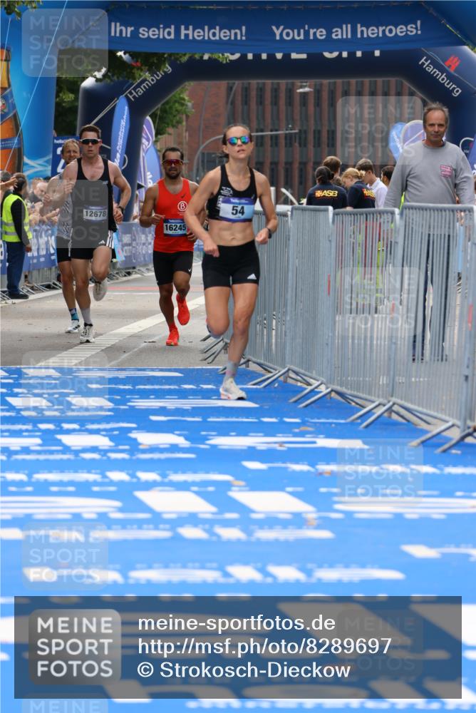 29.06.2025 - hella hamburg halbmarathon Strokosch-Dieckow http://msf.ph/oto/8289697 29.06.2025 10:20:09 Ziel 54, 11829, 12678, 14302 meine-sportfotos.de