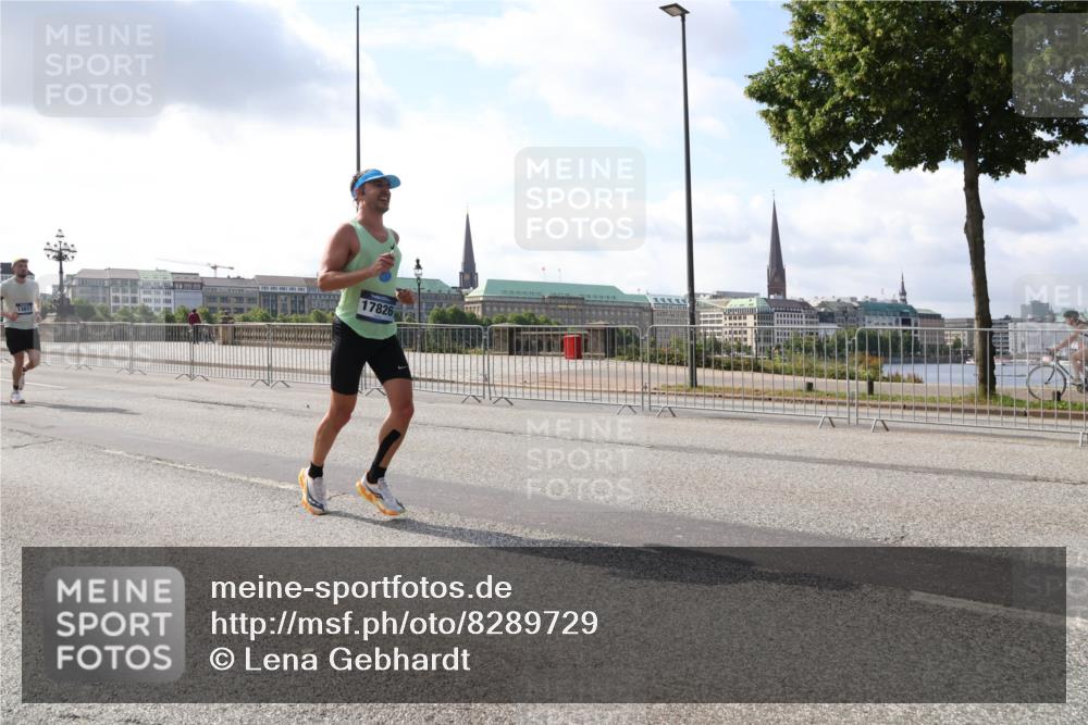 29.06.2025 - hella hamburg halbmarathon Lena Gebhardt http://msf.ph/oto/8289729 29.06.2025 09:46:16 Lombardsbrücke 13617, 17826, 1080, 1344, 1889, 1894, 2460, 2525, 3809, 3843, 3955, 4463, 4477, 4812, 5042, 5187, 5550, 6169, 6495, 6878, 7055, 7186, 7534, 7845, 7880, 7901, 8062, 8784, 8864, 8956, 9345, 10270, 10298, 10453, 10484, 10865, 10929, 11199, 11230, 11282, 11833, 12189, 12232, 12681, 12987, 13167, 13252, 13343, 13617, 13686, 13754, 13961, 14167, 14276, 14293, 15115, 15391, 15689, 16065, 16140, 16243, 16507, 16580, 16931, 17213, 17768 meine-sportfotos.de