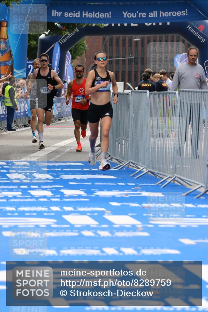 29.06.2025 - hella hamburg halbmarathon Strokosch-Dieckow http://msf.ph/oto/8289759 29.06.2025 10:20:09 Ziel 54, 11829, 12678, 14302 meine-sportfotos.de