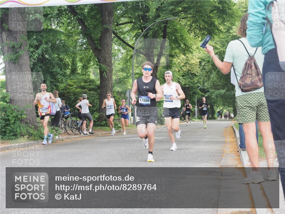 29.06.2025 - hella hamburg halbmarathon KatJ http://msf.ph/oto/8289764 29.06.2025 10:12:35 Zwischen KM18-KM19  meine-sportfotos.de