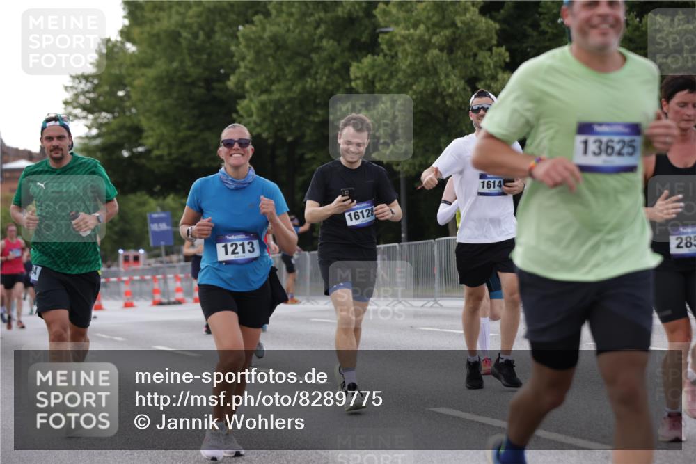 29.06.2025 - hella hamburg halbmarathon Jannik Wohlers http://msf.ph/oto/8289775 29.06.2025 10:04:07 Lombardsbrücke 1213, 1377, 1674, 2011, 2852, 3994, 4146, 4293, 4587, 5354, 5365, 5869, 8217, 9489, 10213, 10709, 10834, 10962, 12924, 12998, 13625, 14340, 14436, 14917, 16128, 16145, 16753, 16989, 17113, 17434, 17569, 17685, 17686, 17763, 18098, 18520, 18525 meine-sportfotos.de