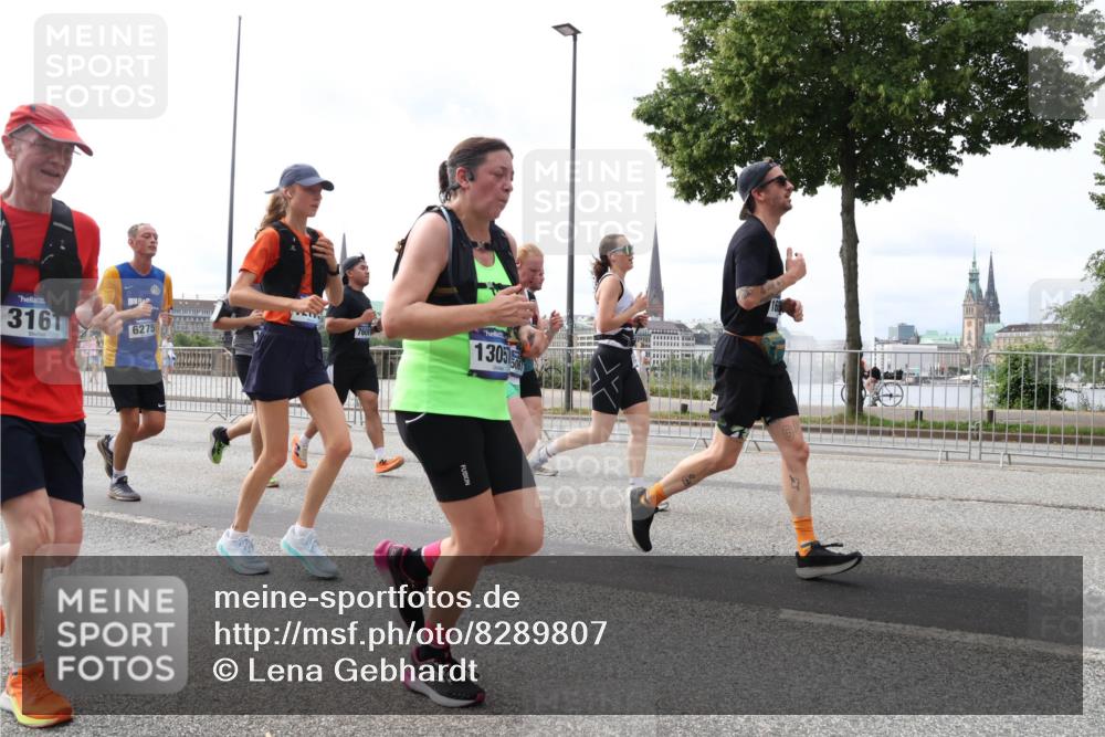 29.06.2025 - hella hamburg halbmarathon Lena Gebhardt http://msf.ph/oto/8289807 29.06.2025 10:21:09 Lombardsbrücke 3161, 6275, 7608, 13051, 1028, 1266, 1658, 2101, 2271, 2325, 2383, 2635, 2815, 2834, 2923, 2945, 2956, 2986, 3122, 3161, 3247, 3453, 3781, 3813, 3817, 4082, 4288, 4350, 5041, 5061, 5373, 5395, 5493, 5767, 6275, 6308, 6608, 6844, 7228, 7375, 7522, 7553, 7608, 7781, 8095, 8113, 8724, 8726, 8844, 8940, 9005, 9011, 9100, 9108, 9236, 9501, 9624, 9981, 10050, 10350, 10585, 10602, 11145, 11698, 12175, 12694, 12844, 13057, 13508 meine-sportfotos.de