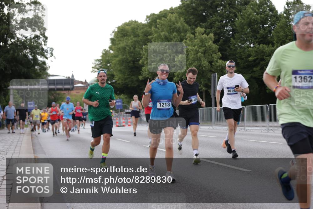 29.06.2025 - hella hamburg halbmarathon Jannik Wohlers http://msf.ph/oto/8289830 29.06.2025 10:04:08 Lombardsbrücke 1213, 1347, 1377, 1674, 2011, 2852, 3994, 4146, 4293, 5354, 5365, 5869, 6311, 8217, 9489, 10213, 10709, 10834, 10962, 12924, 12998, 13625, 14436, 14917, 16128, 16145, 16753, 16989, 17113, 17434, 17569, 17685, 17686, 17763, 18098, 18520, 18525 meine-sportfotos.de