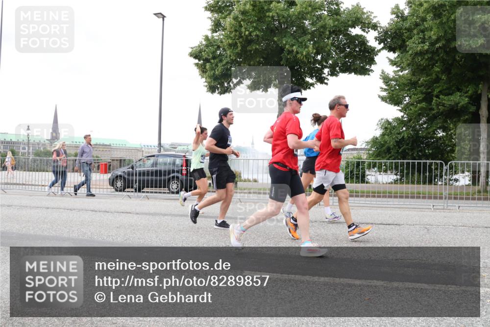29.06.2025 - hella hamburg halbmarathon Lena Gebhardt http://msf.ph/oto/8289857 29.06.2025 10:55:41 Lombardsbrücke 1616, 1873, 1917, 3101, 3115, 3157, 3244, 3577, 4039, 4265, 4470, 4628, 4896, 5040, 5220, 5222, 5483, 5487, 5575, 6055, 6056, 6113, 6257, 6594, 7219, 7516, 7548, 7680, 7969, 8110, 8519, 8527, 8532, 8533, 8626, 8648, 9548, 9614, 9618, 9857, 9858, 9861, 9865, 9956, 10094, 10436, 10438, 10449, 10559, 10593, 10885, 11109, 11903, 11962, 11963, 12695, 12902, 13098, 13230, 14727, 15152, 15160, 16385 meine-sportfotos.de