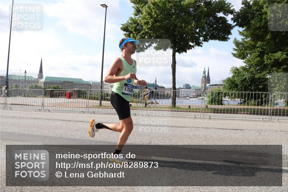 29.06.2025 - hella hamburg halbmarathon Lena Gebhardt http://msf.ph/oto/8289873 29.06.2025 09:46:17 Lombardsbrücke 17826, 1080, 1344, 1889, 1894, 2460, 2525, 3809, 3843, 3955, 4463, 4477, 4812, 5042, 5187, 6169, 6495, 6878, 7055, 7186, 7534, 7845, 7880, 7901, 8062, 8784, 8864, 8956, 9345, 10270, 10298, 10453, 10484, 10865, 10929, 11199, 11230, 11282, 11833, 12189, 12232, 12681, 12987, 13167, 13252, 13343, 13617, 13686, 13754, 13961, 14167, 14276, 14293, 15115, 15391, 15689, 15902, 16065, 16140, 16243, 16507, 16580, 16931, 17213, 17768 meine-sportfotos.de