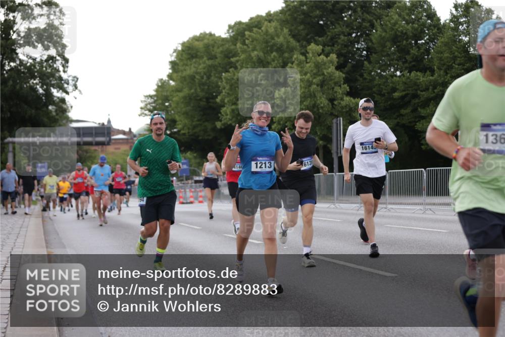 29.06.2025 - hella hamburg halbmarathon Jannik Wohlers http://msf.ph/oto/8289883 29.06.2025 10:04:08 Lombardsbrücke 1213, 1347, 1377, 1674, 2011, 2852, 3994, 4146, 4293, 5354, 5365, 5869, 6311, 8217, 9489, 10213, 10709, 10834, 10962, 12924, 12998, 13625, 14436, 14917, 16128, 16145, 16753, 16989, 17113, 17434, 17569, 17685, 17686, 17763, 18098, 18520, 18525 meine-sportfotos.de