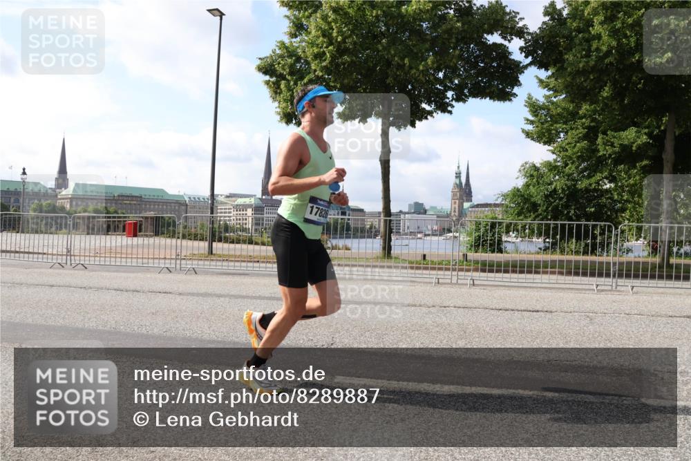 29.06.2025 - hella hamburg halbmarathon Lena Gebhardt http://msf.ph/oto/8289887 29.06.2025 09:46:17 Lombardsbrücke 17826, 1080, 1344, 1889, 1894, 2460, 2525, 3809, 3843, 3955, 4463, 4477, 4812, 5042, 5187, 6169, 6495, 6878, 7055, 7186, 7534, 7845, 7880, 7901, 8062, 8784, 8864, 8956, 9345, 10270, 10298, 10453, 10484, 10865, 10929, 11199, 11230, 11282, 11833, 12189, 12232, 12681, 12987, 13167, 13252, 13343, 13617, 13686, 13754, 13961, 14167, 14276, 14293, 15115, 15391, 15689, 15902, 16065, 16140, 16243, 16507, 16580, 16931, 17213, 17768 meine-sportfotos.de