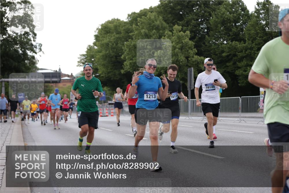 29.06.2025 - hella hamburg halbmarathon Jannik Wohlers http://msf.ph/oto/8289902 29.06.2025 10:04:08 Lombardsbrücke 1213, 1347, 1377, 1674, 2011, 2852, 3994, 4146, 4293, 5354, 5365, 5869, 6311, 8217, 9489, 10213, 10709, 10834, 10962, 12924, 12998, 13625, 14436, 14917, 16128, 16145, 16753, 16989, 17113, 17434, 17569, 17685, 17686, 17763, 18098, 18520, 18525 meine-sportfotos.de