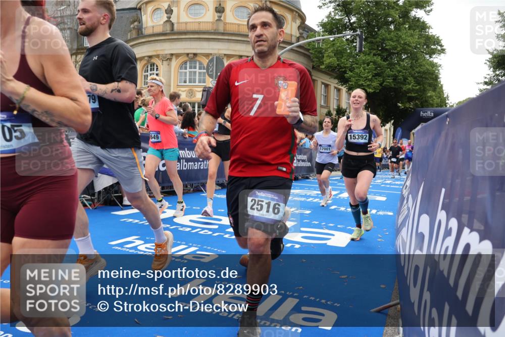 29.06.2025 - hella hamburg halbmarathon Strokosch-Dieckow http://msf.ph/oto/8289903 29.06.2025 10:49:36 Ziel 2504, 2516, 2592, 2596, 2706, 2889, 2937, 3060, 3543, 5705, 5894, 5978, 6115, 7332, 8437, 8689, 9038, 9463, 9619, 9649, 11340, 11679, 11977, 12094, 13233, 14562, 15392, 15857, 16114, 16592, 16738, 16843, 16877, 17001, 17282, 18058, 18451, 18926 meine-sportfotos.de