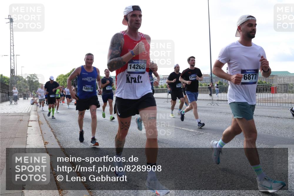 29.06.2025 - hella hamburg halbmarathon Lena Gebhardt http://msf.ph/oto/8289908 29.06.2025 09:58:41 Lombardsbrücke 18019, 17346, 1847, 1727, 14266, 526, 1572, 13465, 6877, 1190, 1285, 1410, 1485, 1727, 1815, 1946, 1951, 2029, 2034, 2518, 2656, 2840, 2883, 2907, 3041, 3097, 3334, 3819, 3859, 3952, 4120, 4152, 4167, 4903, 5077, 5084, 5093, 5259, 5378, 5721, 5894, 6272, 6294, 6433, 6592, 6629, 6657, 6759, 6877, 6897, 7082, 7369, 7716, 7732, 7856, 7896, 8068, 8154, 8311, 8322, 8393, 8590, 8639, 8721, 8825, 9012, 9057, 9562, 9655, 9656, 9727, 9770, 10084, 10488 meine-sportfotos.de