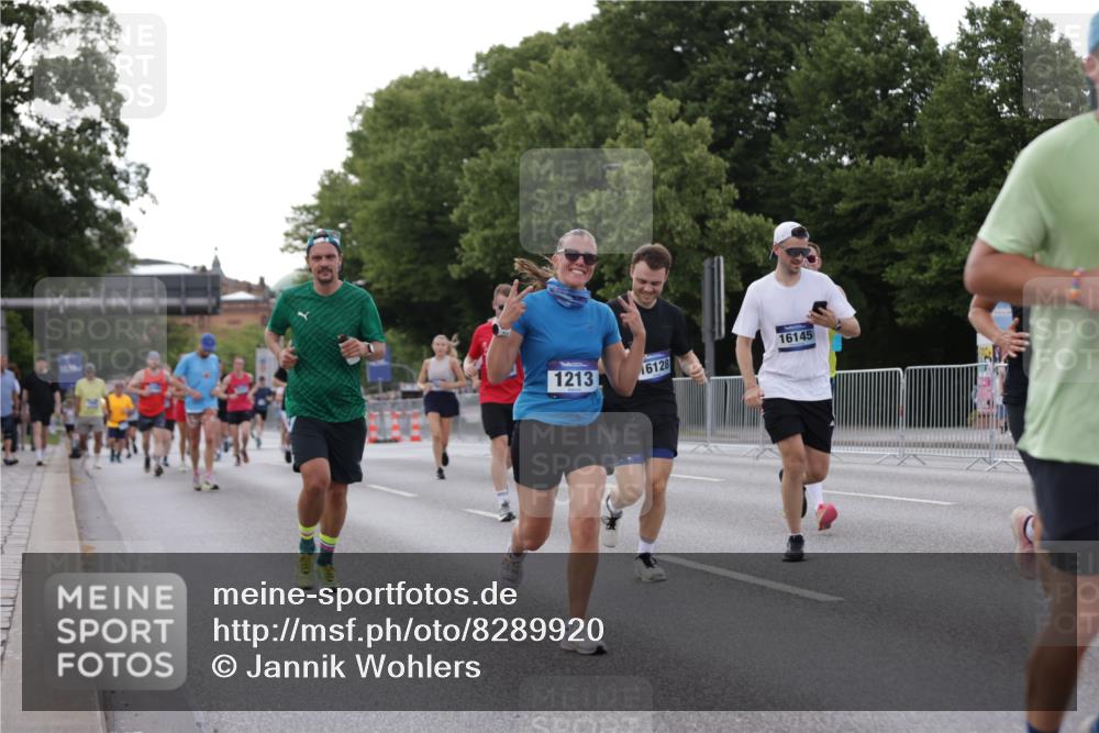 29.06.2025 - hella hamburg halbmarathon Jannik Wohlers http://msf.ph/oto/8289920 29.06.2025 10:04:08 Lombardsbrücke 1213, 1347, 1377, 1674, 2011, 2852, 3994, 4146, 4293, 5354, 5365, 5869, 6311, 8217, 9489, 10213, 10709, 10834, 10962, 12924, 12998, 13625, 14436, 14917, 16128, 16145, 16753, 16989, 17113, 17434, 17569, 17685, 17686, 17763, 18098, 18520, 18525 meine-sportfotos.de
