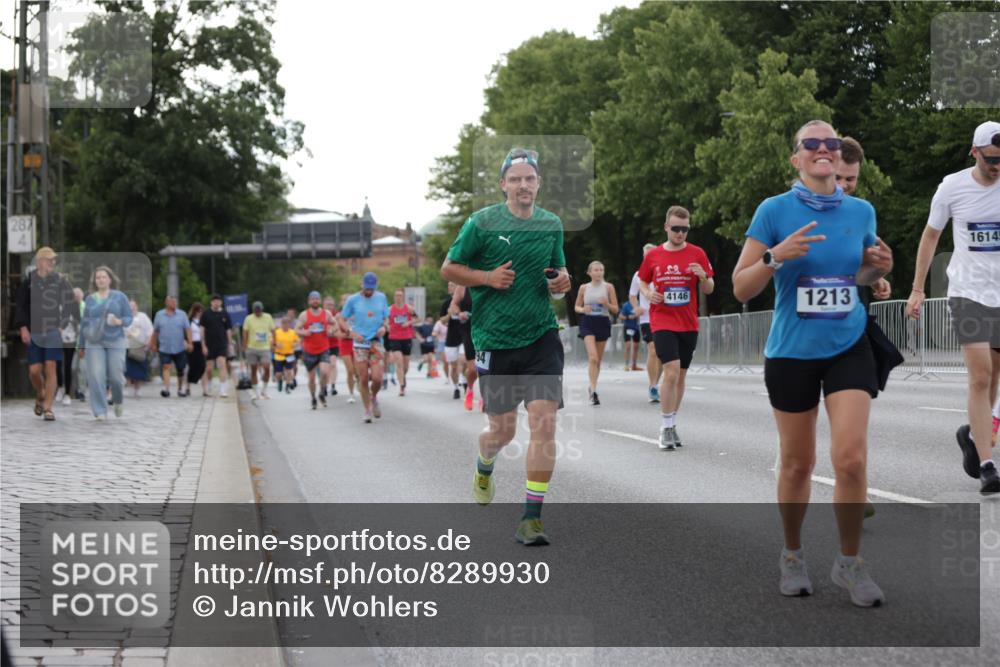 29.06.2025 - hella hamburg halbmarathon Jannik Wohlers http://msf.ph/oto/8289930 29.06.2025 10:04:08 Lombardsbrücke 1213, 1347, 1377, 1674, 2011, 2852, 3994, 4146, 4293, 5354, 5365, 5869, 6311, 8217, 9489, 10213, 10709, 10834, 10962, 12924, 12998, 13625, 14436, 14917, 16128, 16145, 16753, 16989, 17113, 17434, 17569, 17685, 17686, 17763, 18098, 18520, 18525 meine-sportfotos.de