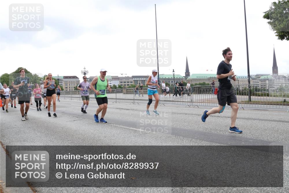 29.06.2025 - hella hamburg halbmarathon Lena Gebhardt http://msf.ph/oto/8289937 29.06.2025 10:46:40 Lombardsbrücke 1073, 1286, 1363, 1371, 1375, 1429, 1465, 1532, 1608, 1720, 1837, 1999, 2162, 2211, 2320, 2500, 2697, 2981, 3277, 3406, 3407, 3469, 3734, 3823, 4119, 4202, 4296, 4342, 4355, 4448, 4604, 5697, 5700, 5854, 5953, 6068, 6124, 6161, 6740, 7303, 7364, 7368, 7374, 7412, 7767, 7827, 7960, 7983, 8047, 8477, 8486, 8551, 8553, 8700, 9129, 9337, 9691, 10153, 10230, 11361, 11910, 12298, 12333, 12507, 12522, 13969, 14261, 15852, 16882, 16987 meine-sportfotos.de