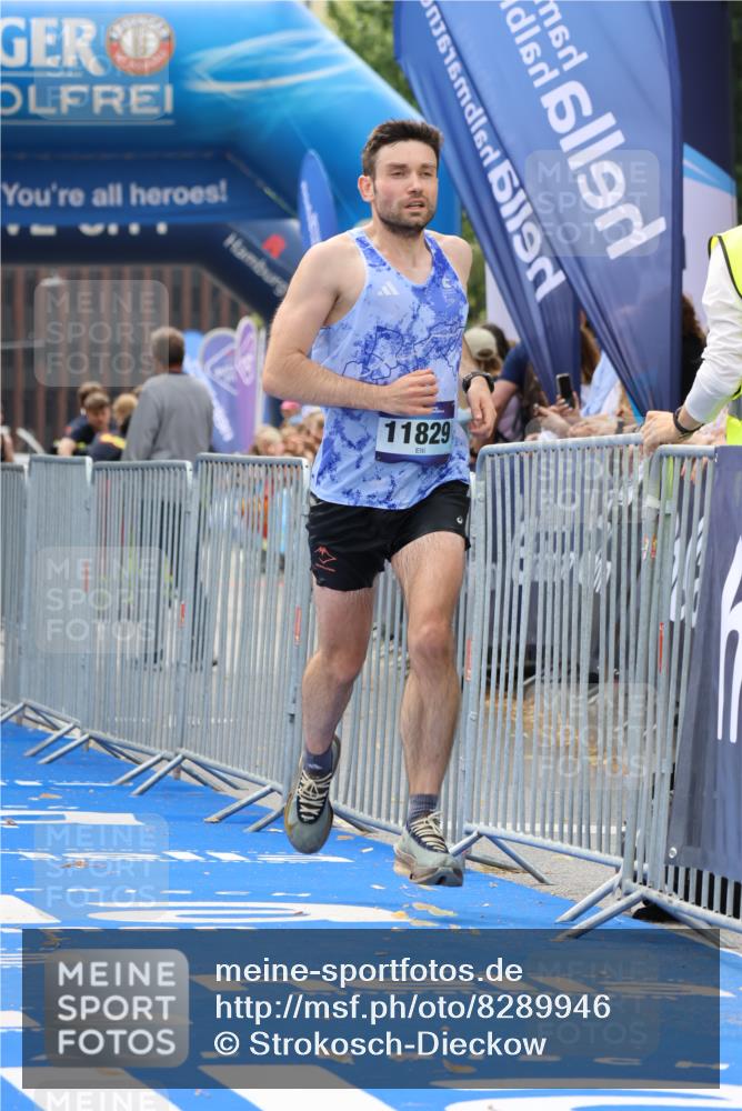 29.06.2025 - hella hamburg halbmarathon Strokosch-Dieckow http://msf.ph/oto/8289946 29.06.2025 10:20:04 Ziel 9255, 11829, 18848 meine-sportfotos.de