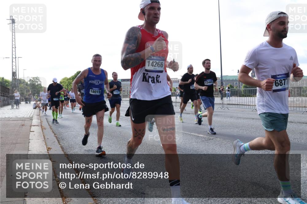 29.06.2025 - hella hamburg halbmarathon Lena Gebhardt http://msf.ph/oto/8289948 29.06.2025 09:58:42 Lombardsbrücke 158, 18019, 1727, 17348, 470, 14266, 157, 13465, 6877, 1190, 1285, 1410, 1485, 1727, 1815, 1946, 1951, 2029, 2034, 2518, 2656, 2840, 2883, 2907, 3041, 3097, 3334, 3819, 3859, 3952, 4120, 4152, 4167, 4903, 5077, 5084, 5093, 5259, 5378, 5721, 5894, 6272, 6294, 6433, 6592, 6629, 6657, 6759, 6877, 6897, 7082, 7369, 7716, 7732, 7856, 7896, 8068, 8154, 8311, 8322, 8393, 8590, 8639, 8721, 8825, 9012, 9057, 9562, 9655, 9656, 9727, 9770, 10084, 10488 meine-sportfotos.de