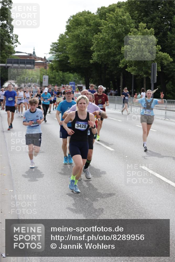 29.06.2025 - hella hamburg halbmarathon Jannik Wohlers http://msf.ph/oto/8289956 29.06.2025 10:36:09 Lombardsbrücke 1224, 2124, 2588, 3398, 3428, 4084, 4442, 5012, 5427, 5540, 5747, 5919, 6190, 6667, 7632, 8530, 8945, 9115, 9117, 9229, 9500, 9918, 10024, 10112, 10984, 11541, 11637, 12493, 12770, 13092, 13265, 13266, 13445, 13704, 13902, 13903, 14296, 15077, 15568, 15707, 15805, 16228, 16239, 16977, 17156, 17807, 18152, 18174, 18226, 18488, 18644, 18646, 18918, 18929 meine-sportfotos.de