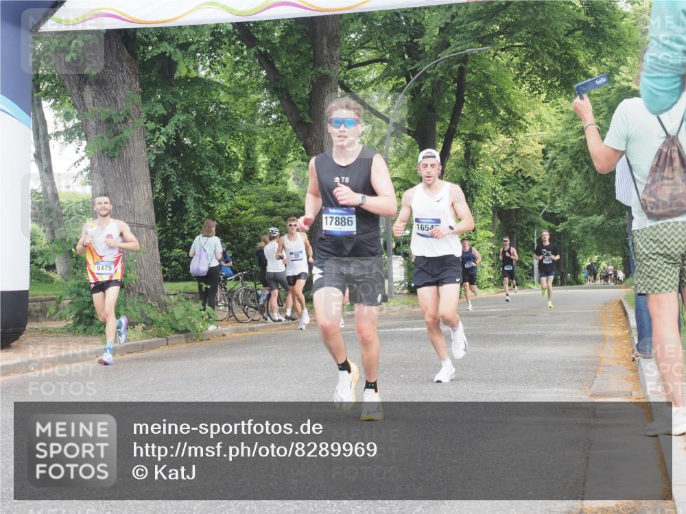 29.06.2025 - hella hamburg halbmarathon KatJ http://msf.ph/oto/8289969 29.06.2025 10:12:36 Zwischen KM18-KM19  meine-sportfotos.de