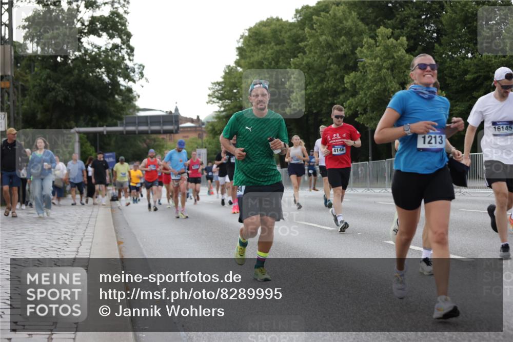 29.06.2025 - hella hamburg halbmarathon Jannik Wohlers http://msf.ph/oto/8289995 29.06.2025 10:04:08 Lombardsbrücke 1213, 1347, 1377, 1674, 2011, 2852, 3994, 4146, 4293, 5354, 5365, 5869, 6311, 8217, 9489, 10213, 10709, 10834, 10962, 12924, 12998, 13625, 14436, 14917, 16128, 16145, 16753, 16989, 17113, 17434, 17569, 17685, 17686, 17763, 18098, 18520, 18525 meine-sportfotos.de