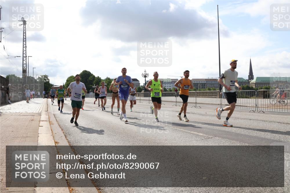 29.06.2025 - hella hamburg halbmarathon Lena Gebhardt http://msf.ph/oto/8290067 29.06.2025 09:46:18 Lombardsbrücke 13252, 7901, 8784, 8864, 1361, 1080, 1344, 1889, 1894, 2460, 2525, 3809, 3843, 3955, 4463, 4477, 4812, 5042, 6169, 6495, 6878, 7055, 7186, 7534, 7845, 7880, 7901, 8062, 8784, 8864, 8956, 9345, 10270, 10298, 10453, 10484, 10865, 10929, 11199, 11230, 11282, 11833, 12189, 12681, 12987, 13167, 13252, 13343, 13617, 13686, 13754, 13961, 14167, 14276, 14293, 15115, 15391, 15689, 15902, 16065, 16140, 16243, 16507, 16580, 16931, 17213, 17768 meine-sportfotos.de