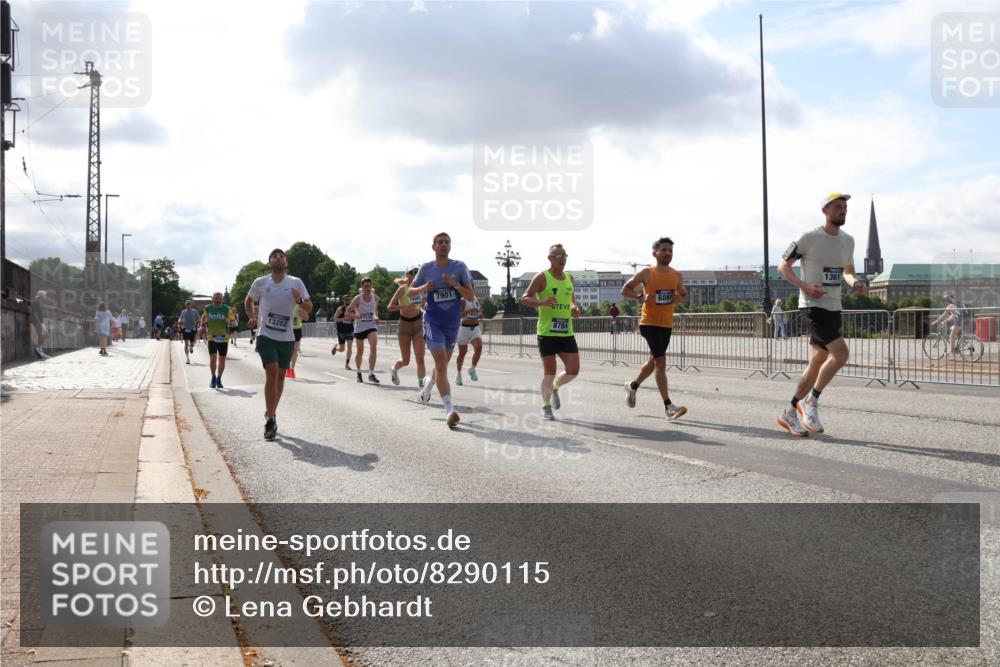 29.06.2025 - hella hamburg halbmarathon Lena Gebhardt http://msf.ph/oto/8290115 29.06.2025 09:46:18 Lombardsbrücke 13252, 7901, 8784, 1361, 1080, 1344, 1889, 1894, 2460, 2525, 3809, 3843, 3955, 4463, 4477, 4812, 5042, 6169, 6495, 6878, 7055, 7186, 7534, 7845, 7880, 7901, 8062, 8784, 8864, 8956, 9345, 10270, 10298, 10453, 10484, 10865, 10929, 11199, 11230, 11282, 11833, 12189, 12681, 12987, 13167, 13252, 13343, 13617, 13686, 13754, 13961, 14167, 14276, 14293, 15115, 15391, 15689, 15902, 16065, 16140, 16243, 16507, 16580, 16931, 17213, 17768 meine-sportfotos.de