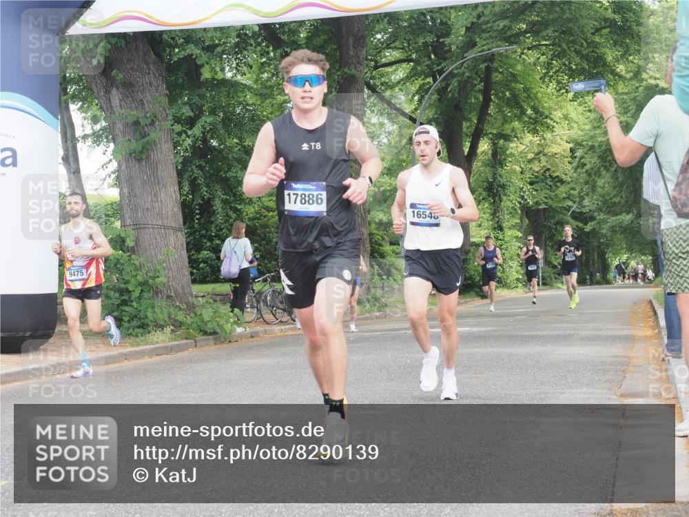 29.06.2025 - hella hamburg halbmarathon KatJ http://msf.ph/oto/8290139 29.06.2025 10:12:36 Zwischen KM18-KM19  meine-sportfotos.de