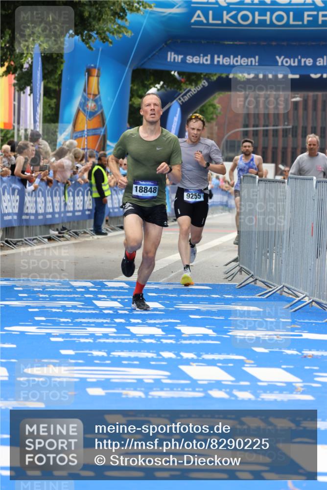 29.06.2025 - hella hamburg halbmarathon Strokosch-Dieckow http://msf.ph/oto/8290225 29.06.2025 10:19:56 Ziel 9255, 14188, 18848 meine-sportfotos.de